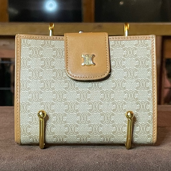 Celine Wallet With Kiss Lock Compartment - Picture 1 of 15